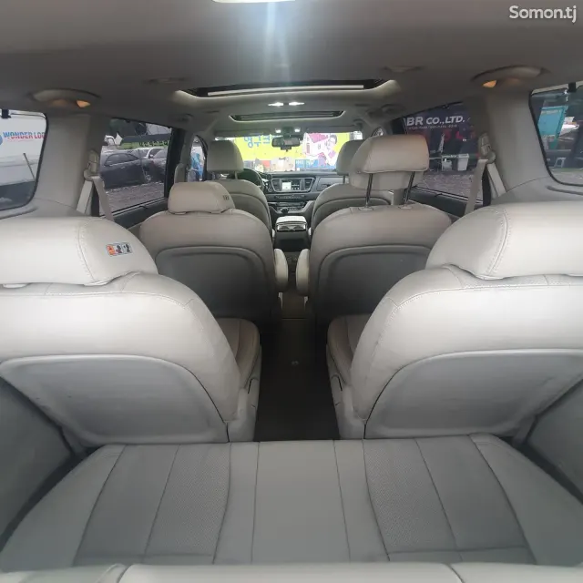 Kia Carnival 2015 · 2.2 AT