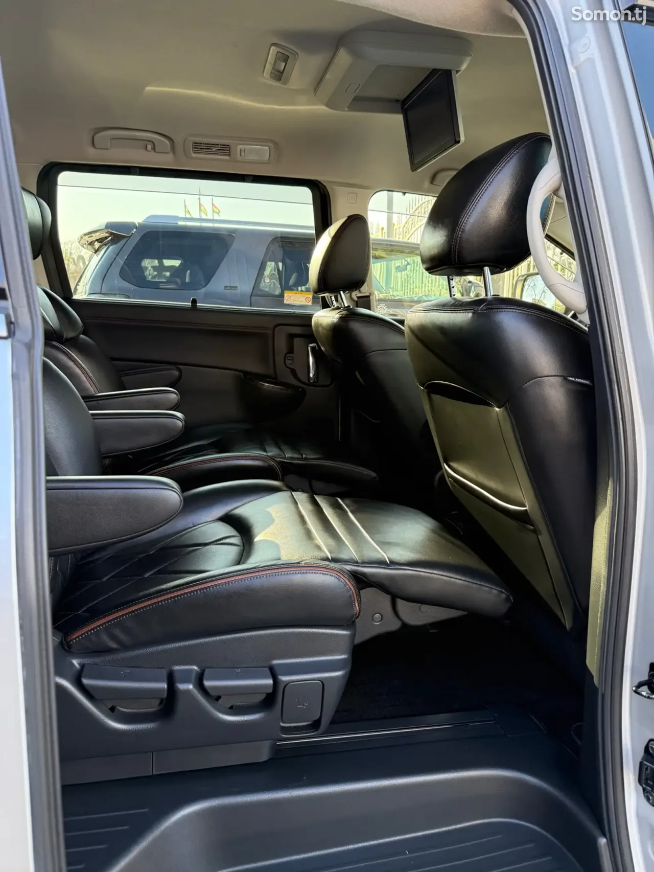 Nissan Elgrand 2014 · 2.5 AT