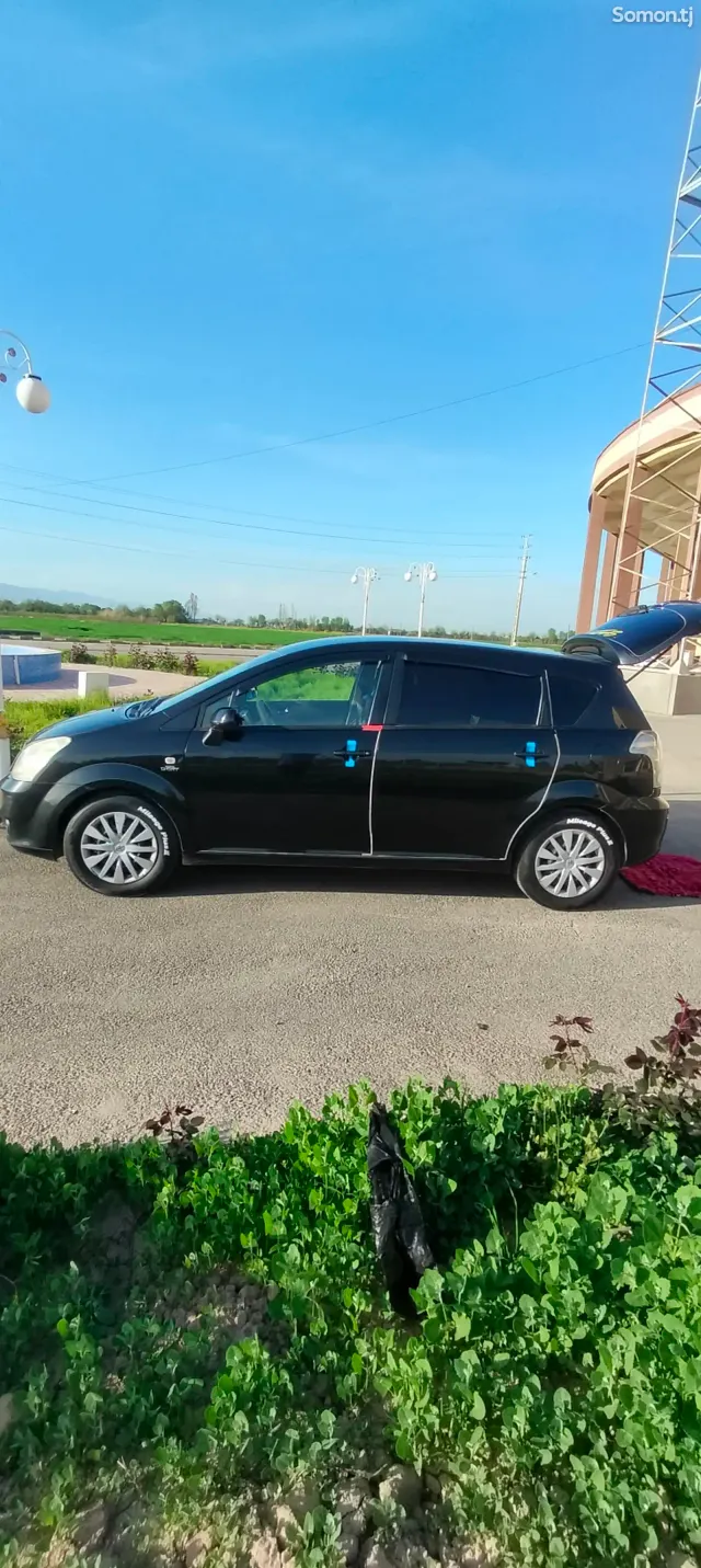 Toyota Verso 2006 · 2.2 MT