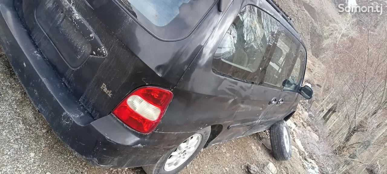 Kia Carnival 2004 · 2.9 MT
