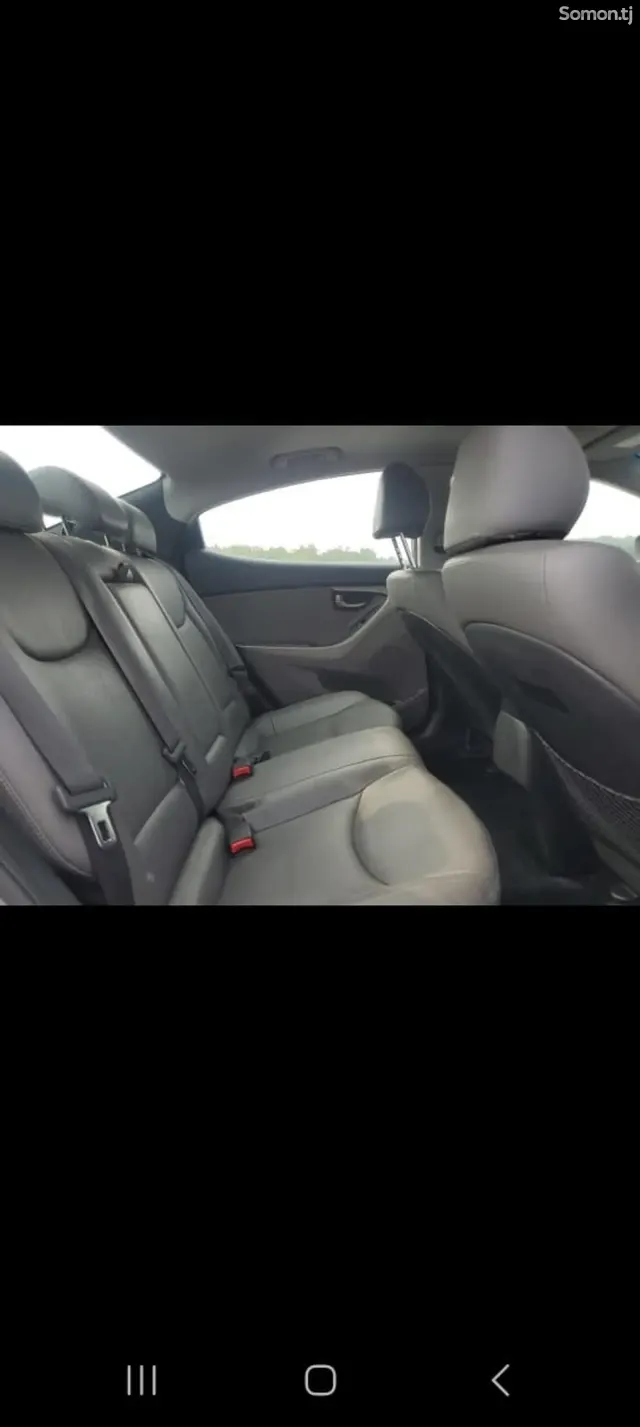 Hyundai Elantra 2014 · 1.8 AT