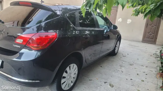 Opel Astra J 2014 · 1.4 MT