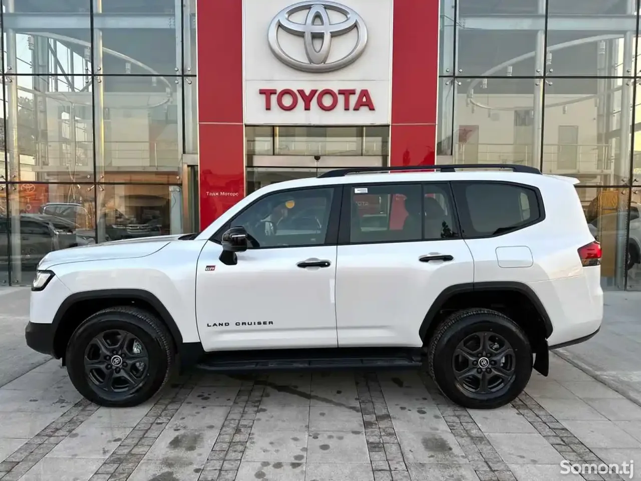 Toyota Land Cruiser 2025 · 3.5 AT