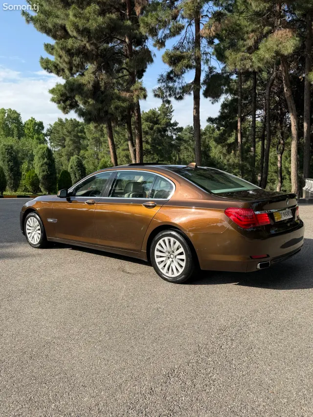 BMW 7 series 2012 · 3.0 AT