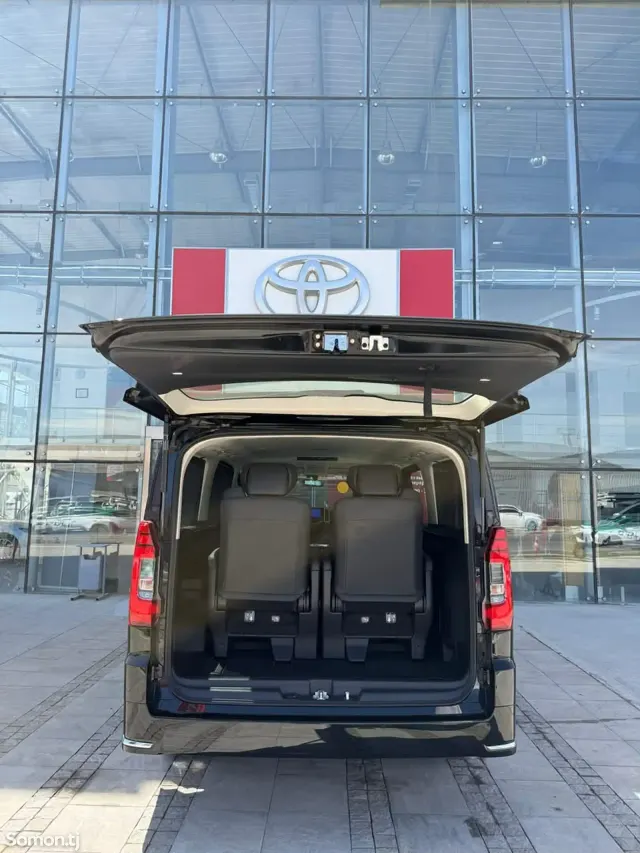 Toyota HiAce 2025 · 3.5 AT