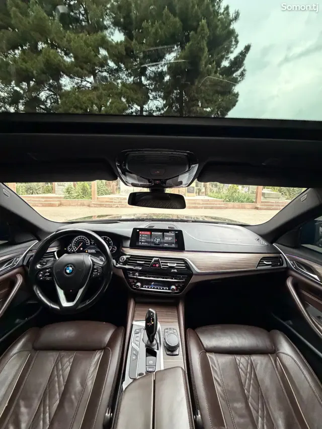 BMW 5 series 2017 · AT