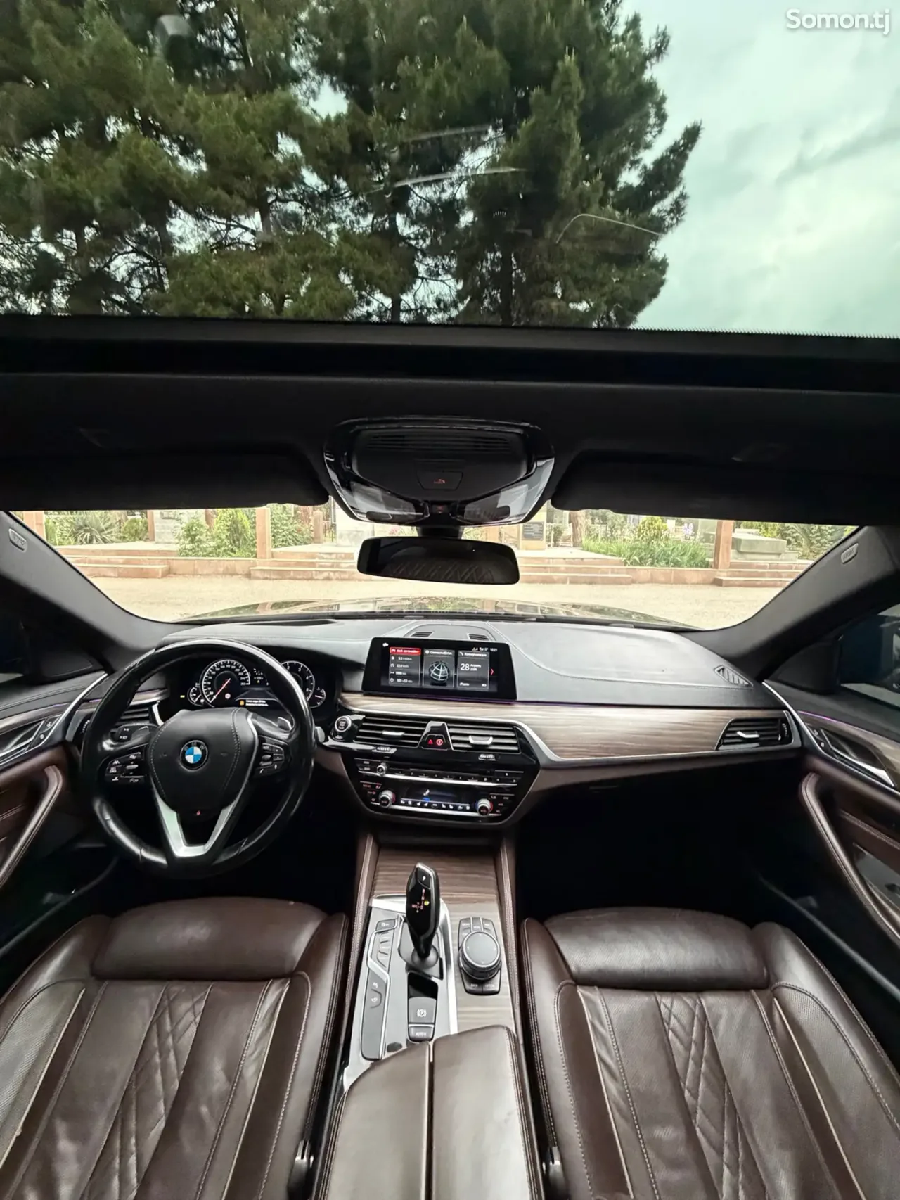 BMW 5 series 2017 · AT