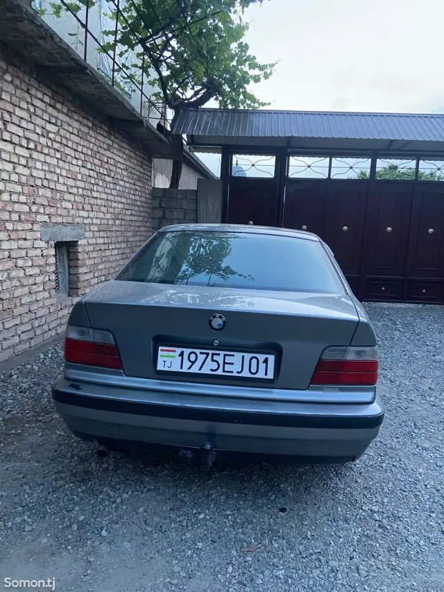 BMW 3 series 1992 · 1.6 MT