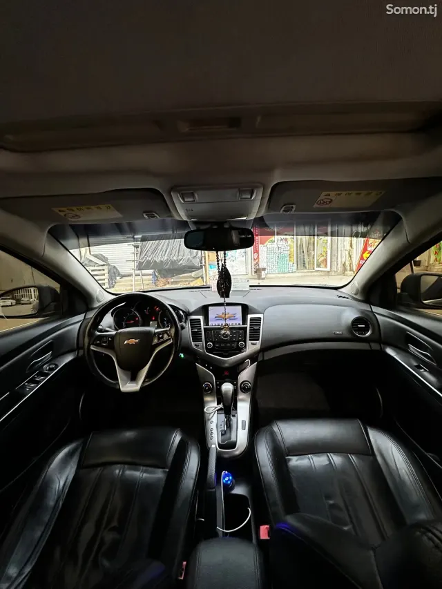 Chevrolet Cruze 2011 · 1.8 AT