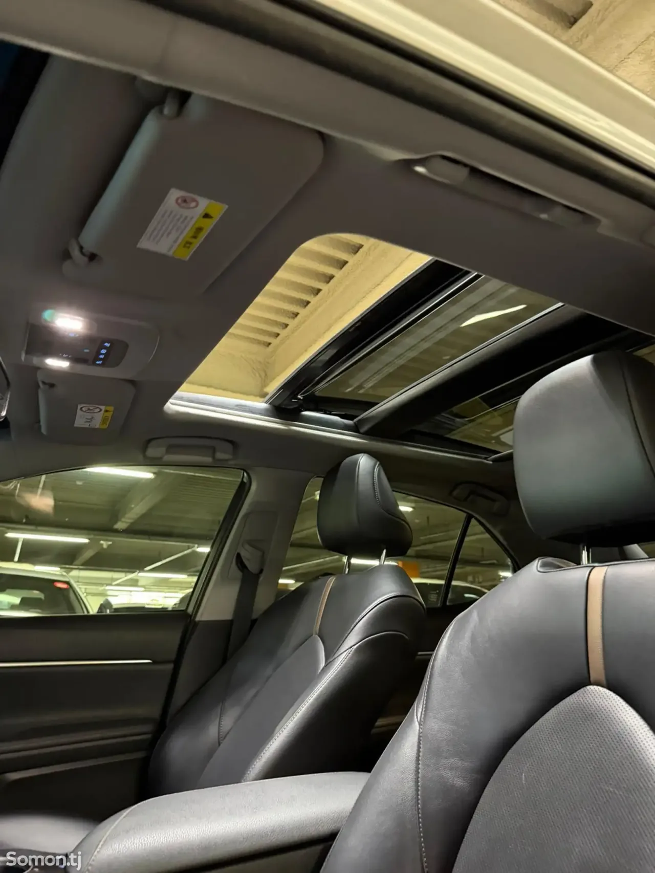 Toyota Camry 2019 · 2.5 AT