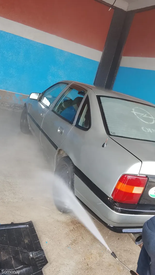 Opel Vectra A 1991 · 1.8 MT