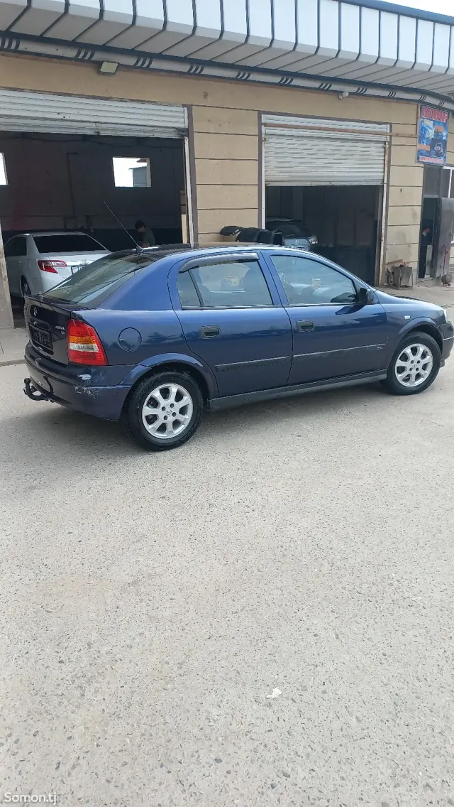 Opel Astra G 2000 · 1.6 MT