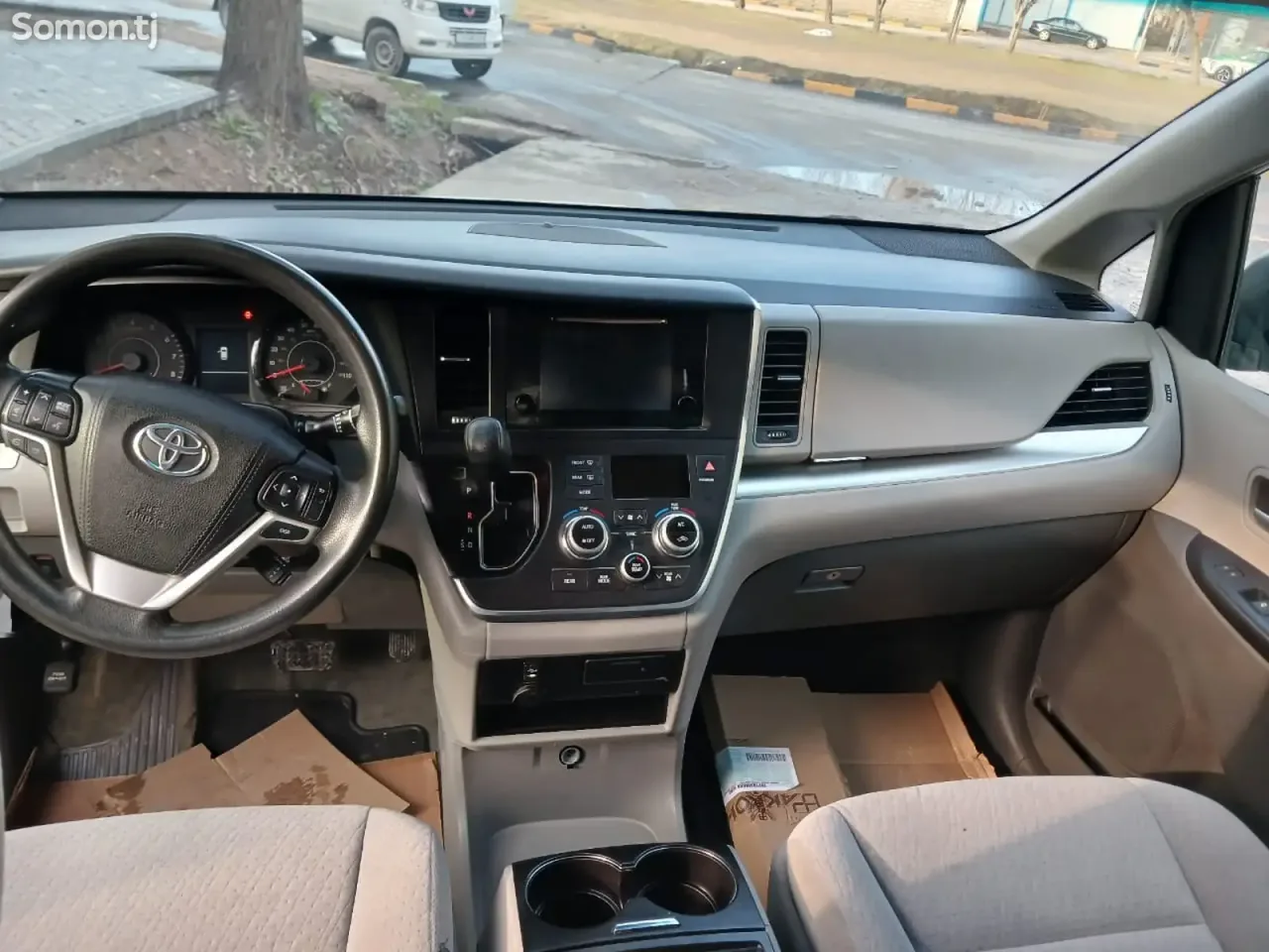 Toyota Sienna 2015 · 3.5 AT