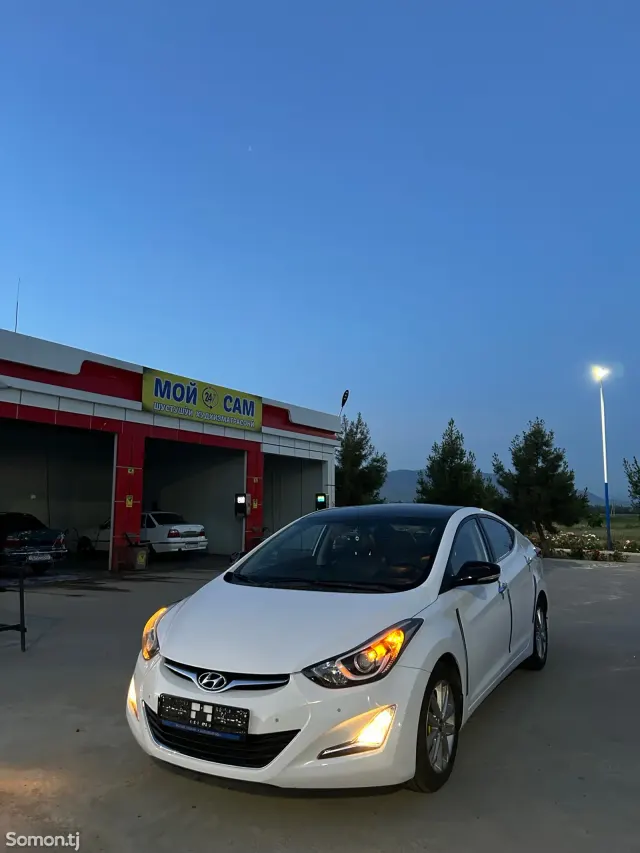 Hyundai Avante 2015 · 1.6 AT
