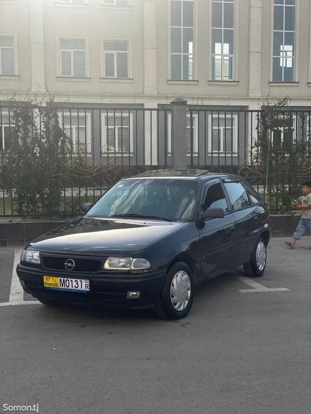 Opel Astra F 1995 · 1.6 MT