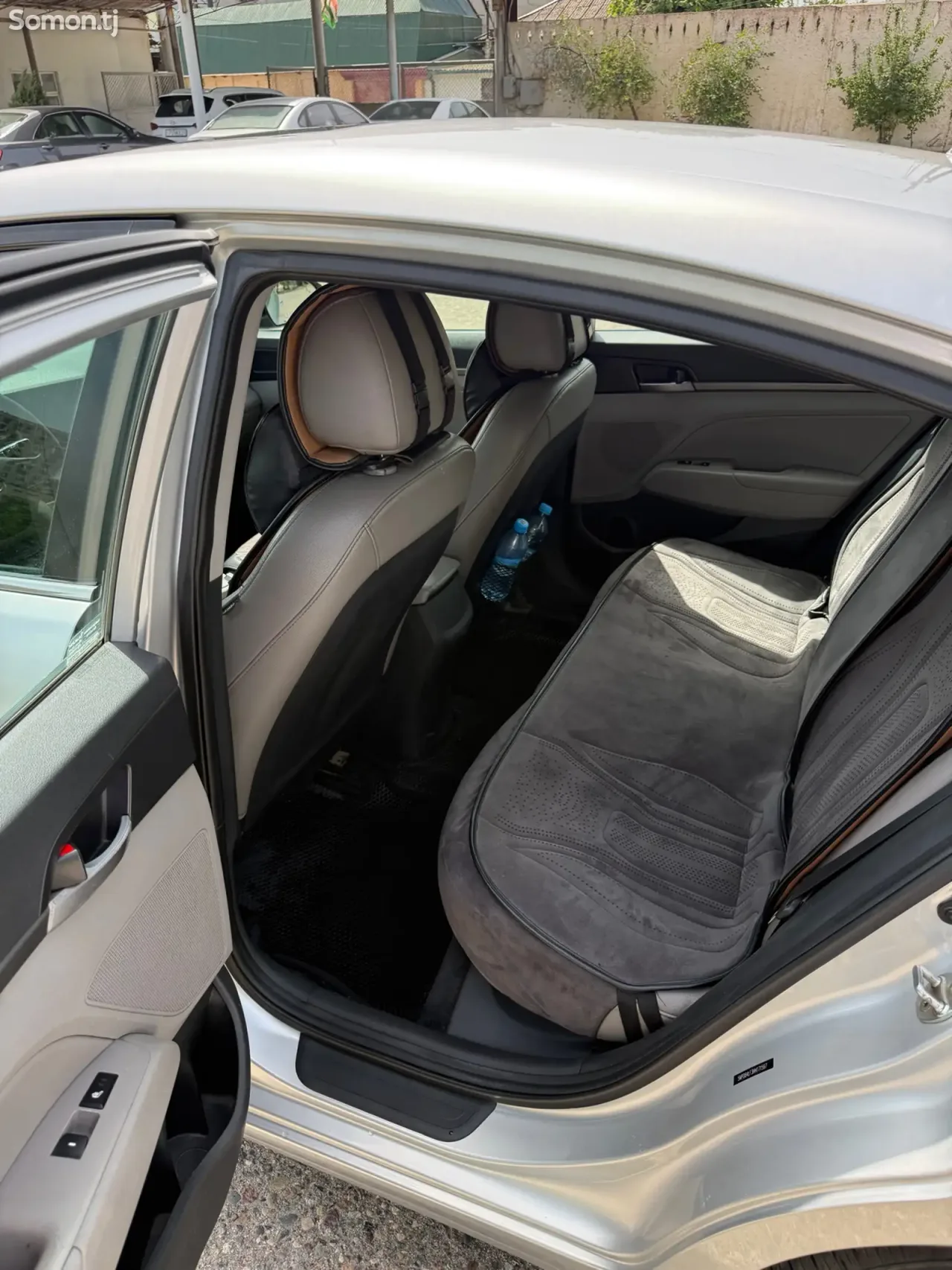 Hyundai Elantra 2017 · 2.0 AT