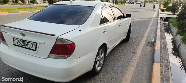 Toyota Camry 2005 · AT