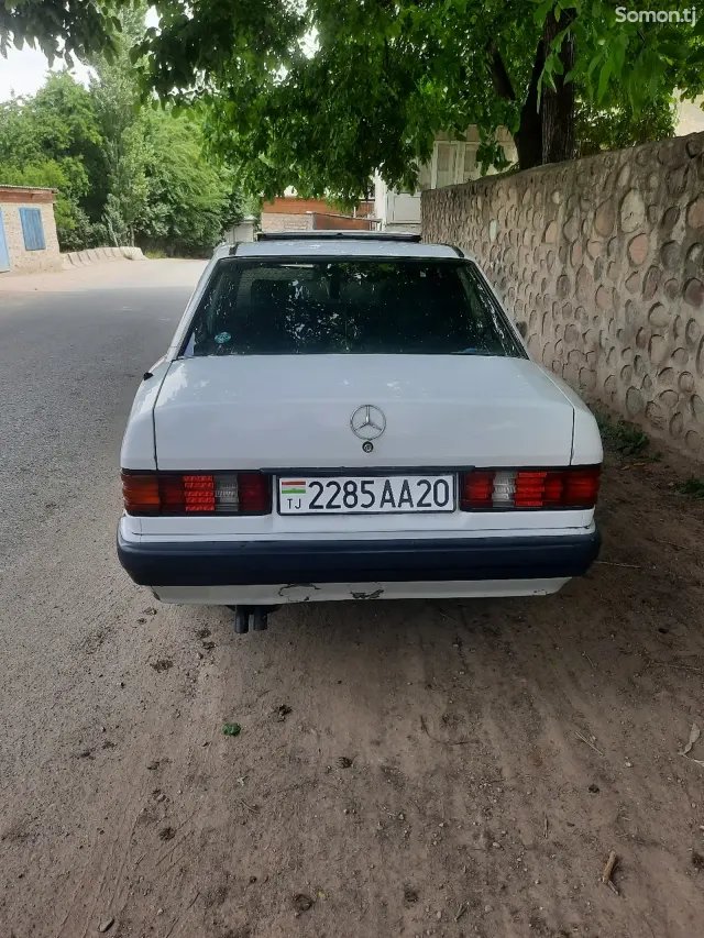 Mercedes-Benz W201 1991 · 2.0 MT