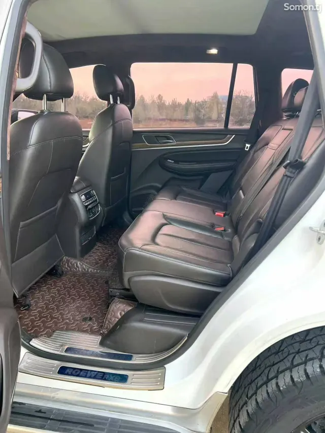 Roewe RX8 2018 · AT