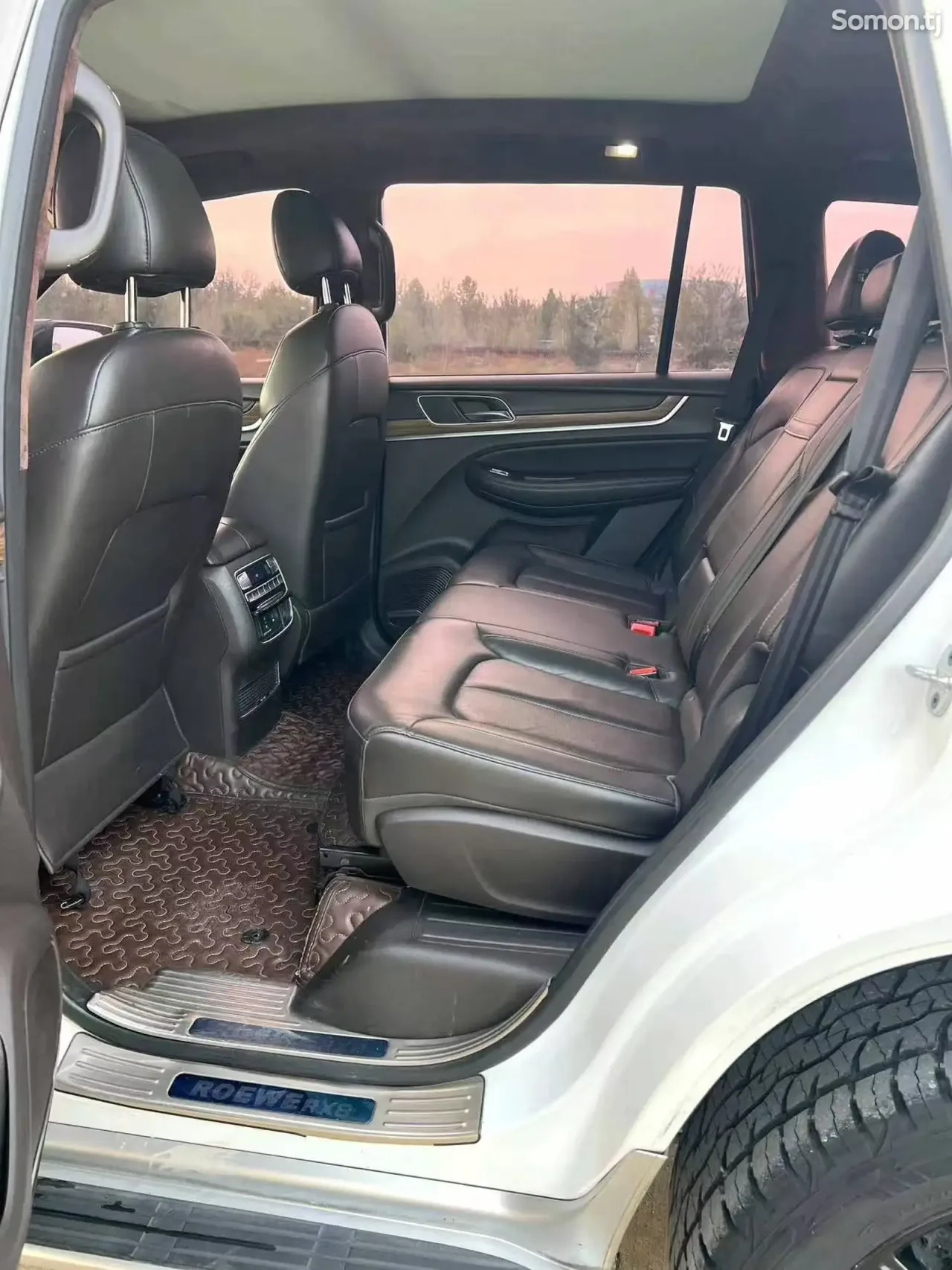 Roewe RX8 2018 · AT