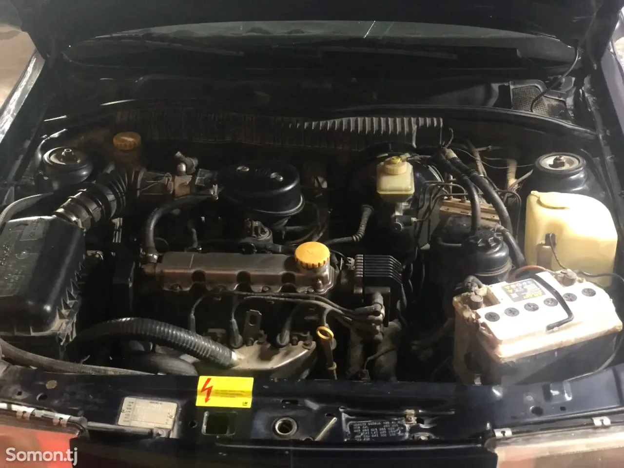 Opel Vectra A 1994 · 1.6 MT