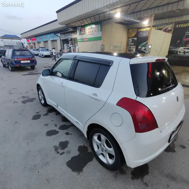 Suzuki Swift 2006 · 1.3 AT