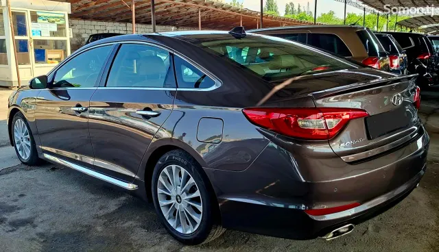 Hyundai Sonata 2014 · 2.4 AT