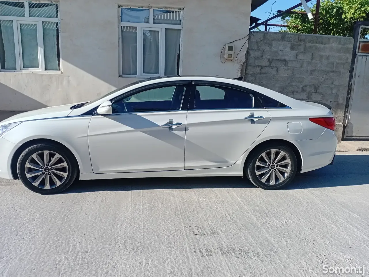 Hyundai Sonata 2013 · 2.0 AT