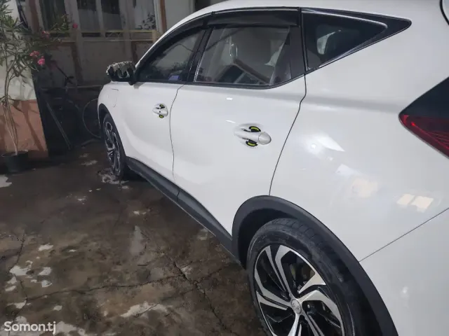 Hongqi E-HS3 2019 · AMT