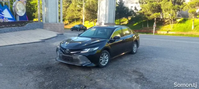 Toyota Camry 2018 · 2.0 AT