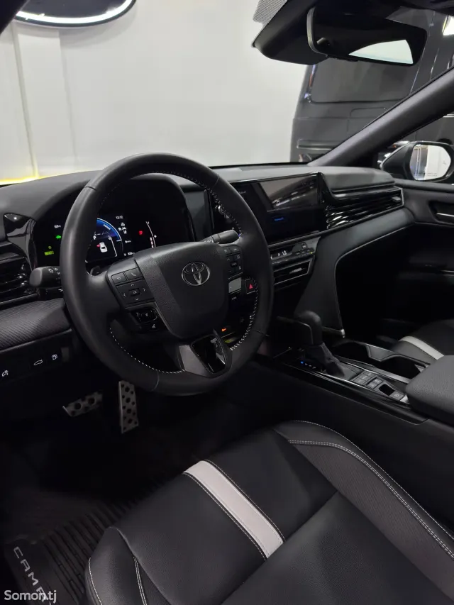 Toyota Camry 2025 · 2.5 AT