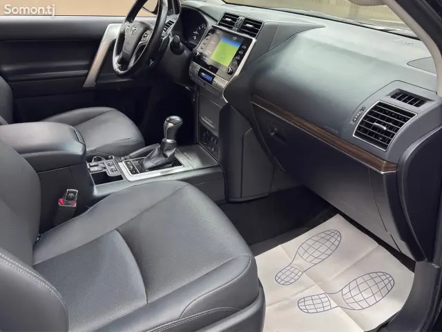 Toyota Land Cruiser Prado 2023 · 4.0 AT