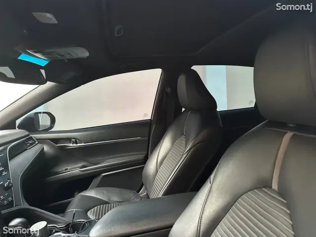 Toyota Camry 2019 · 2.5 AT