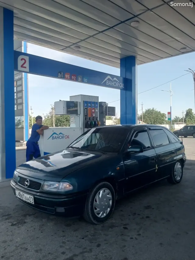 Opel Astra F 1997 · 1.6 MT