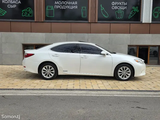 Lexus ES series 2015 · 2.5 AT