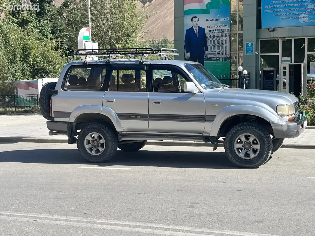 Toyota Land Cruiser 1997 · 4.6 MT