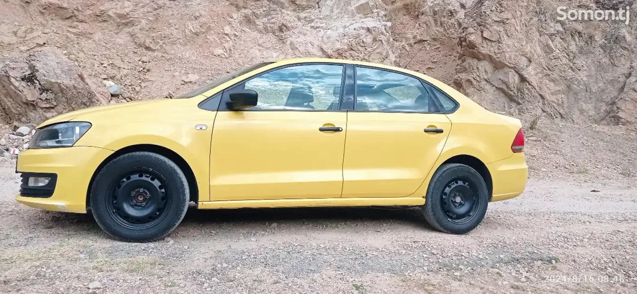 Volkswagen Polo 2018 · 1.6 MT