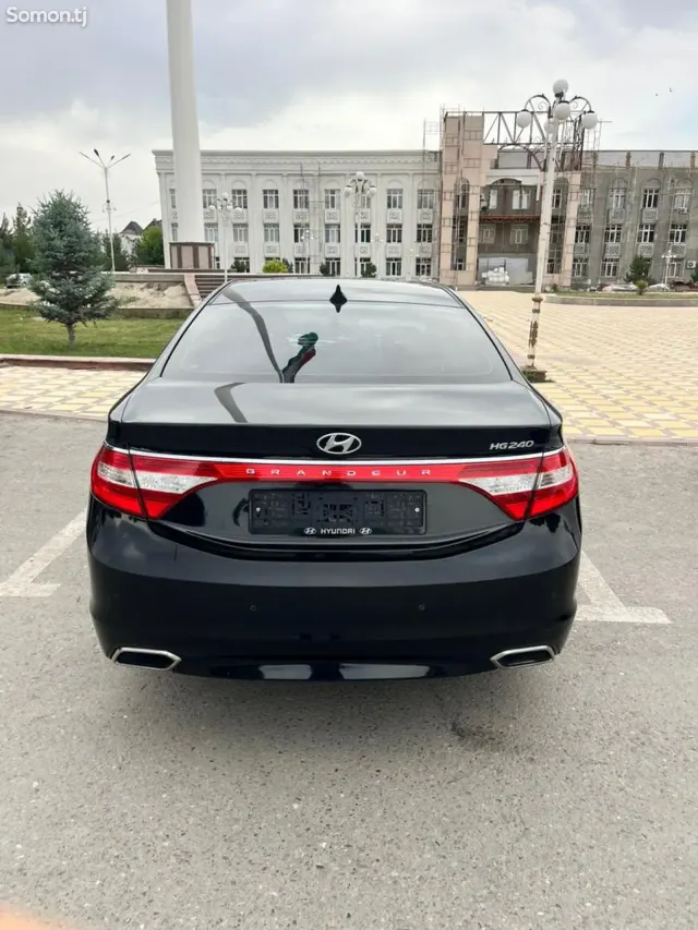 Hyundai Grandeur 2015 · 2.4 AT
