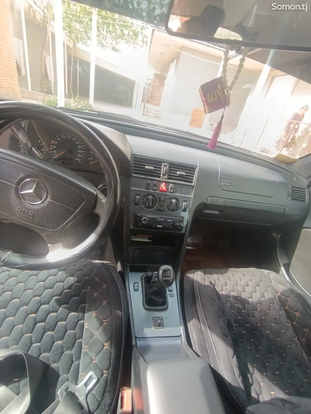 Mercedes-Benz W201 1998 · 1.6 MT