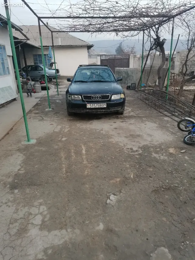 Audi A4 1998 · 1.6 MT