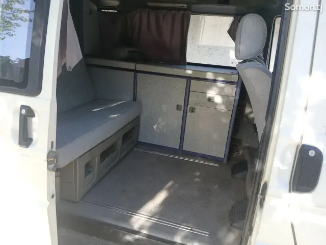 Volkswagen California 1992 · 2.4 MT