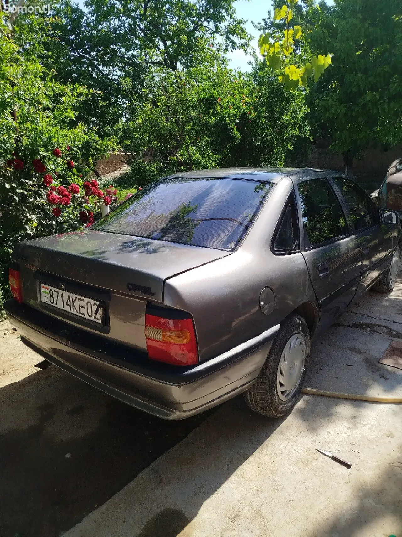 Opel Vectra A 1992 · 1.6 MT