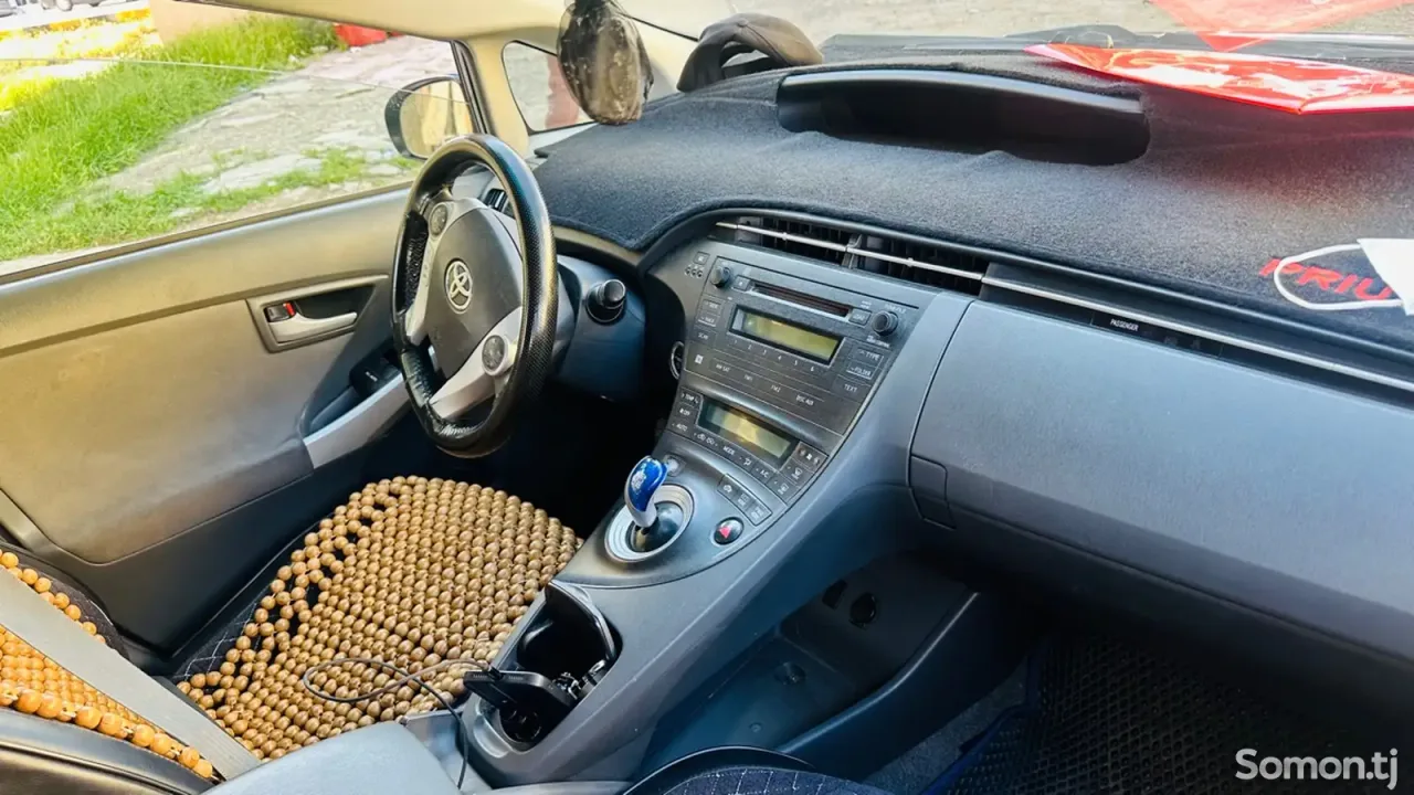 Toyota Prius 2011 · 1.8 AT