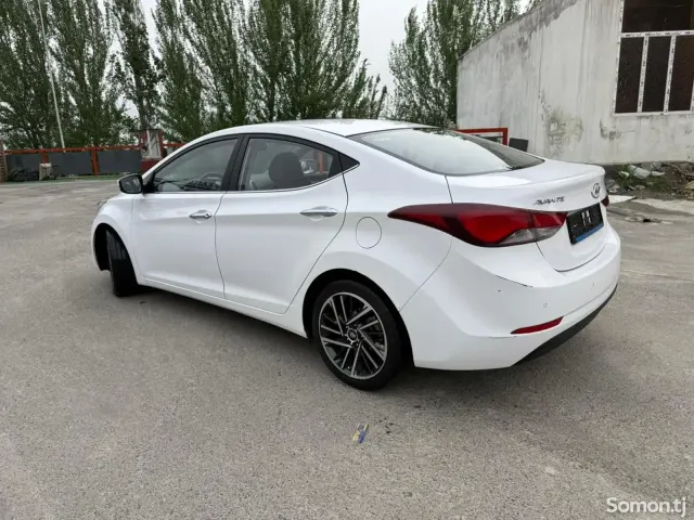 Hyundai Avante 2015 · 1.6 AT