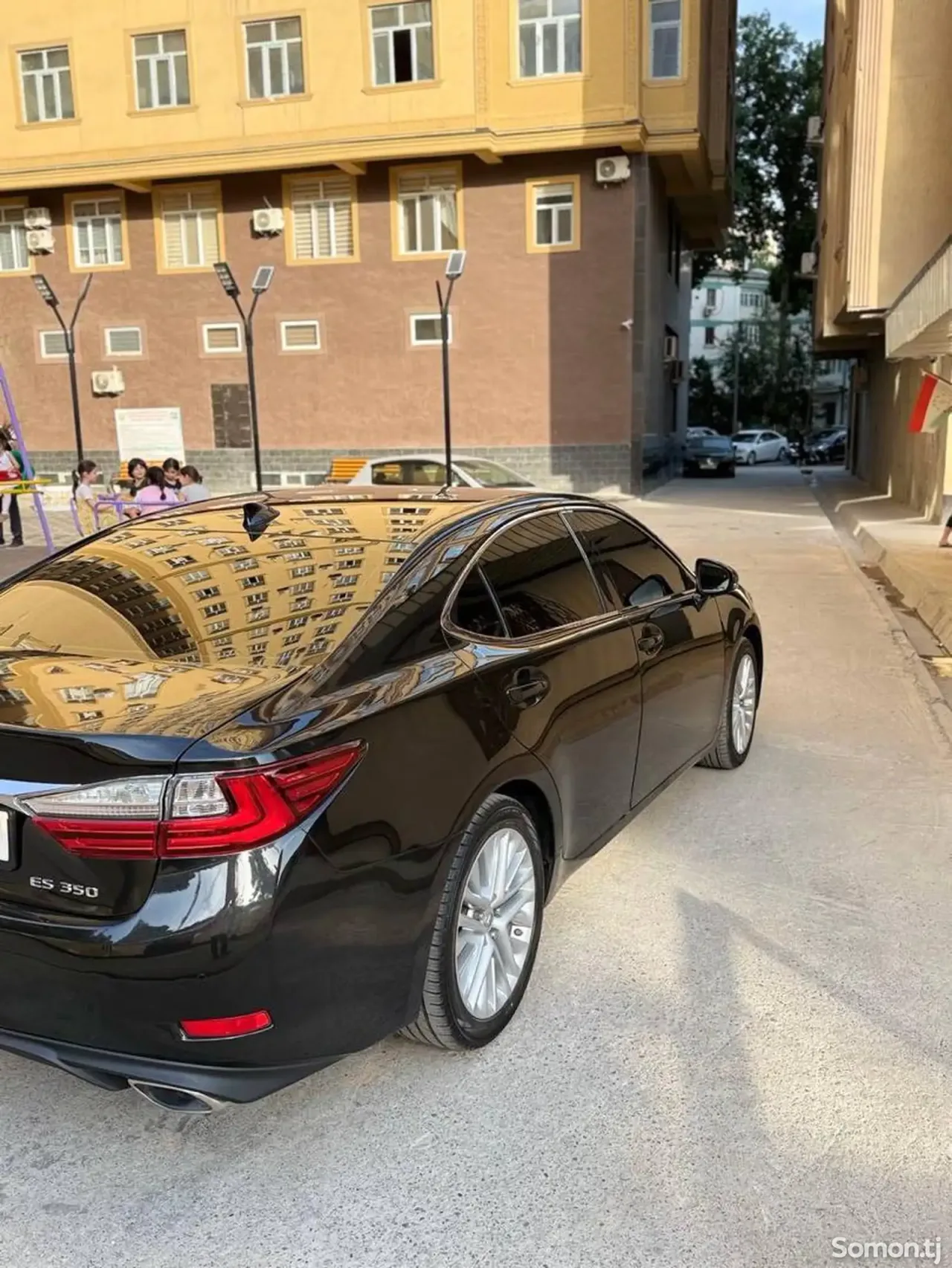 Lexus ES series 2016 · 3.5 AT