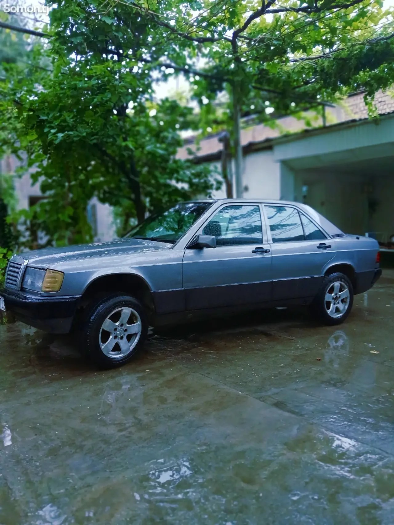 Mercedes-Benz W201 1990 · 1.8 MT