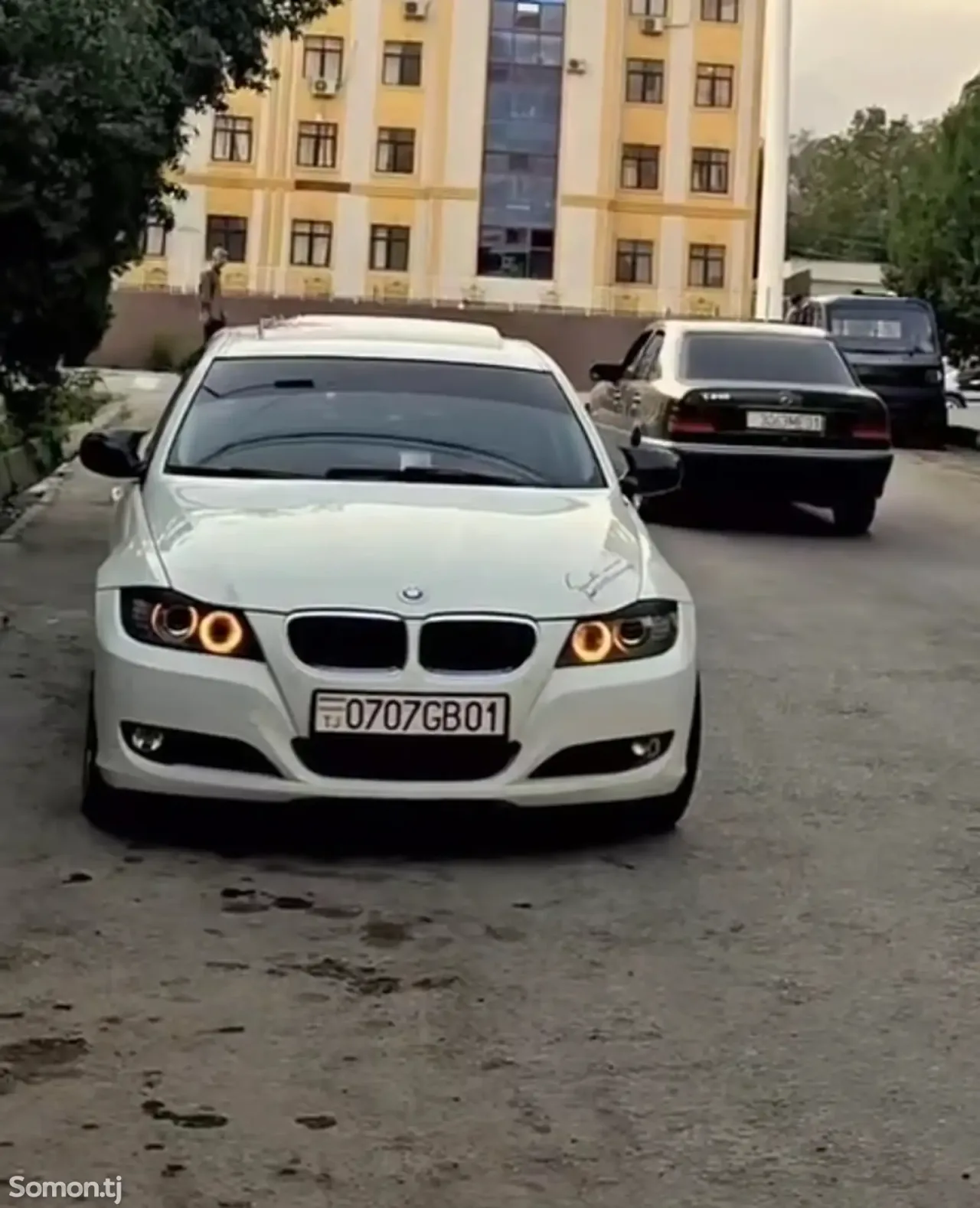 BMW 3 series 2010 · 2.0 AT