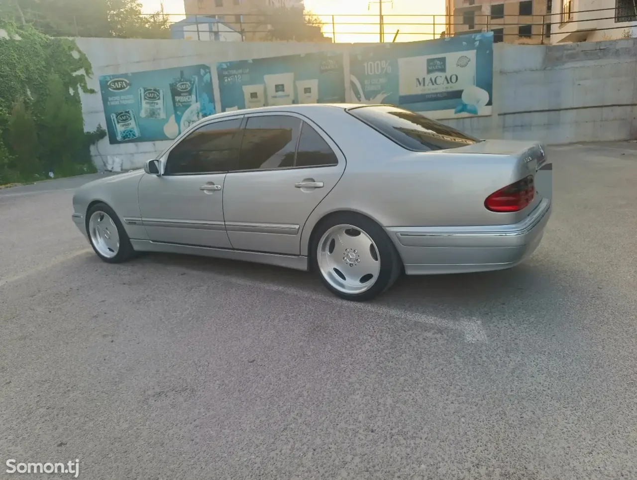Mercedes-Benz E class 2001 · 3.2 AT