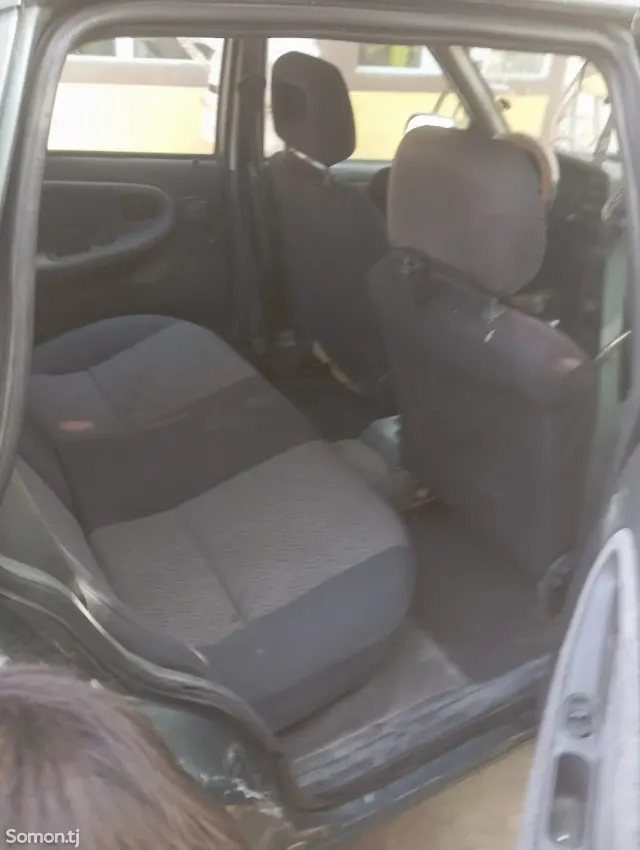 Daewoo Nexia 1995 · 1.6 MT