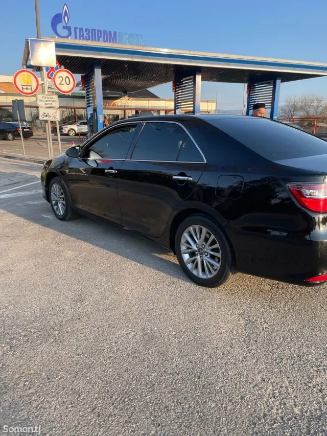 Toyota Camry 2015 · 2.5 AT
